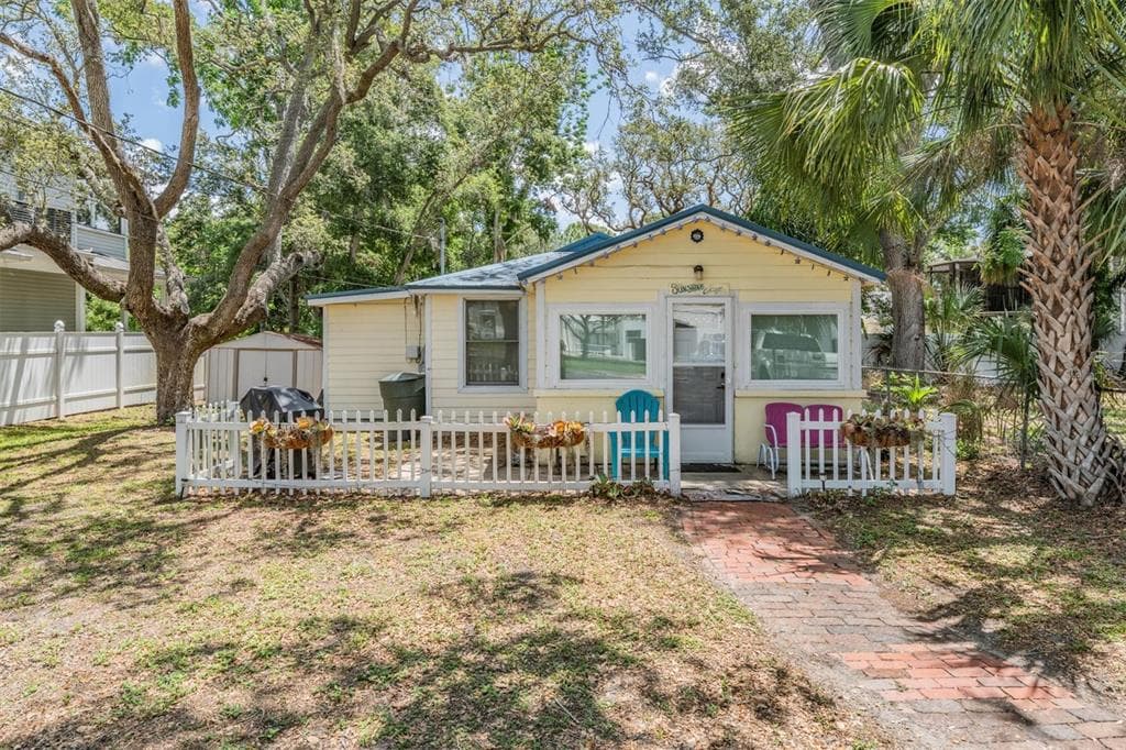 526 5TH AVENUE N SAFETY HARBOR, FL 34695