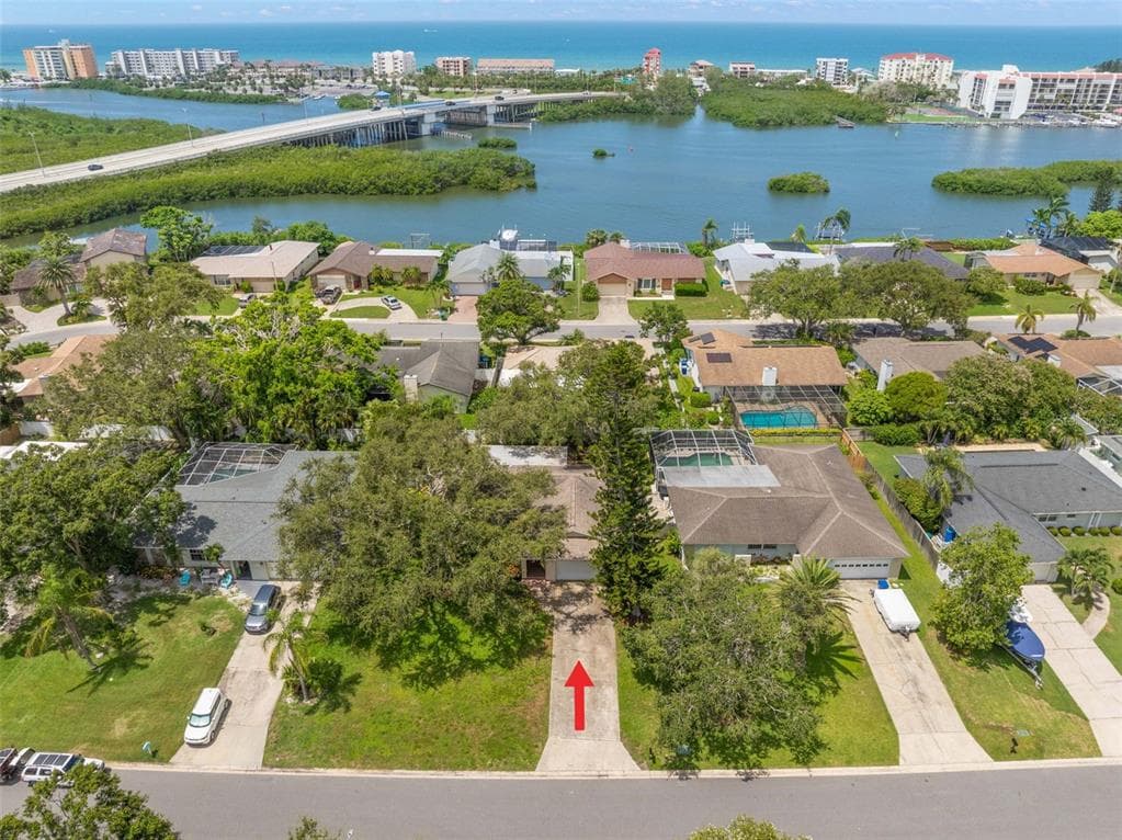 8054 BAYSHORE DRIVE SEMINOLE, FL 33776
