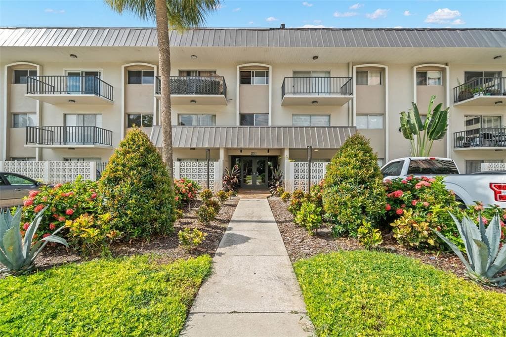 4606 W GRAY STREET UNIT 107 TAMPA, FL 33609