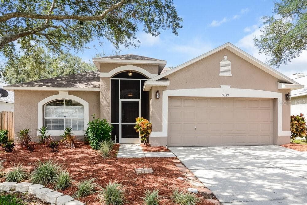 9339 HIDDEN WATER CIRCLE RIVERVIEW, FL 33578