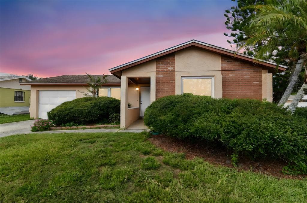 10111 ENCHANTED OAKS CT TAMPA, FL 33615