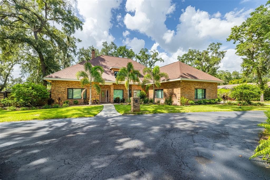 1202 W PINEDALE DRIVE PLANT CITY, FL 33563