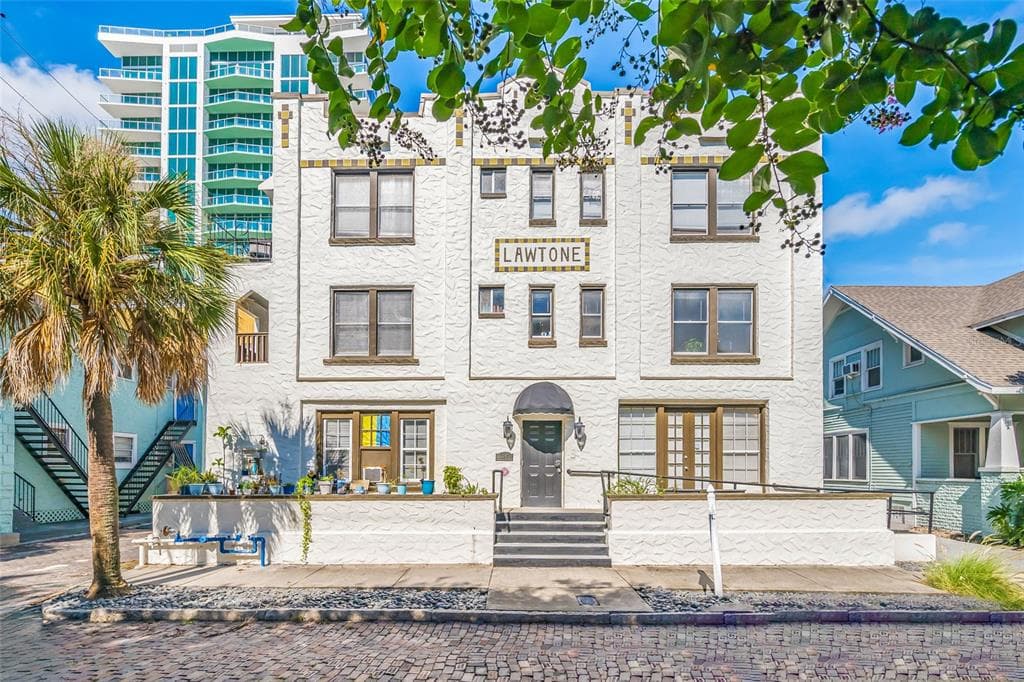 324 GROVE STREET N UNIT 202 ST PETERSBURG, FL 33701