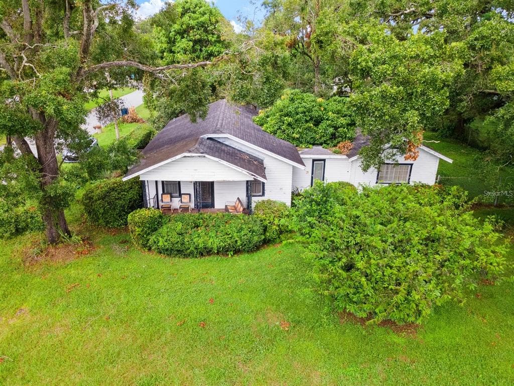 2102 E GENESEE STREET TAMPA, FL 33610