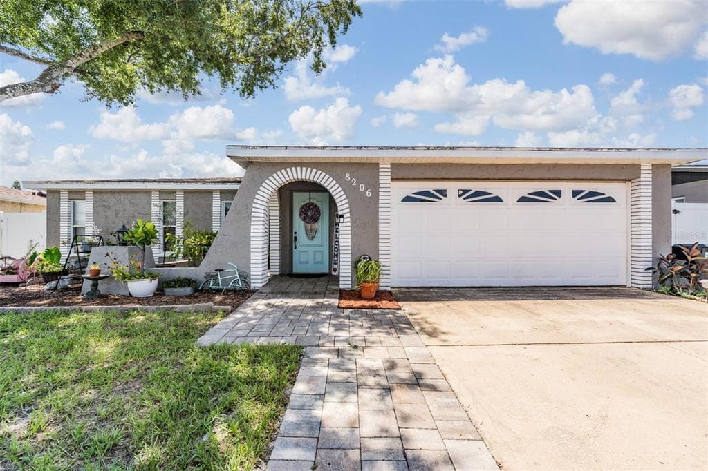 8206 PENWOOD DRIVE PORT RICHEY, FL 34668