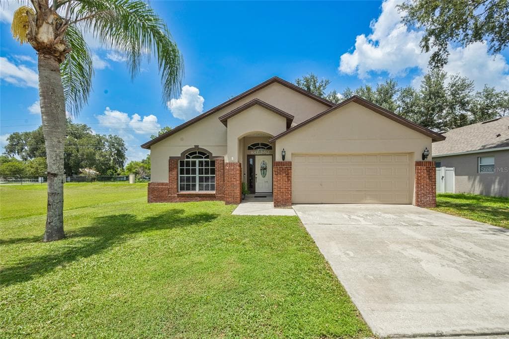 208 CITRUS LANDING DRIVE PLANT CITY, FL 33563