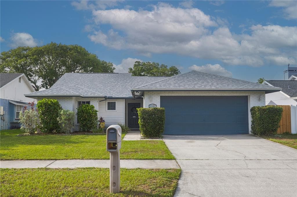 8743 HAMPDEN DRIVE TAMPA, FL 33626