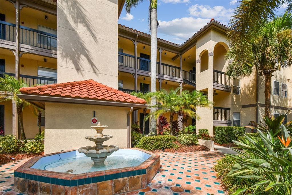 2400 FEATHER SOUND DRIVE UNIT 126 CLEARWATER, FL 33762