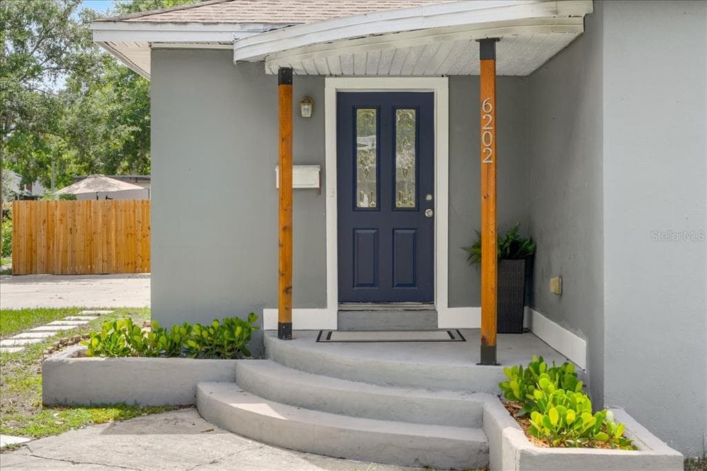 6202 N FLORA VISTA AVENUE TAMPA, FL 33604