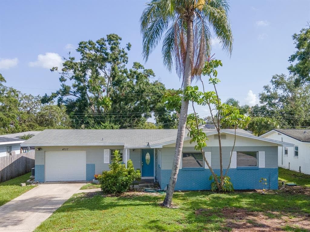 4717 W COACHMAN AVENUE TAMPA, FL 33611
