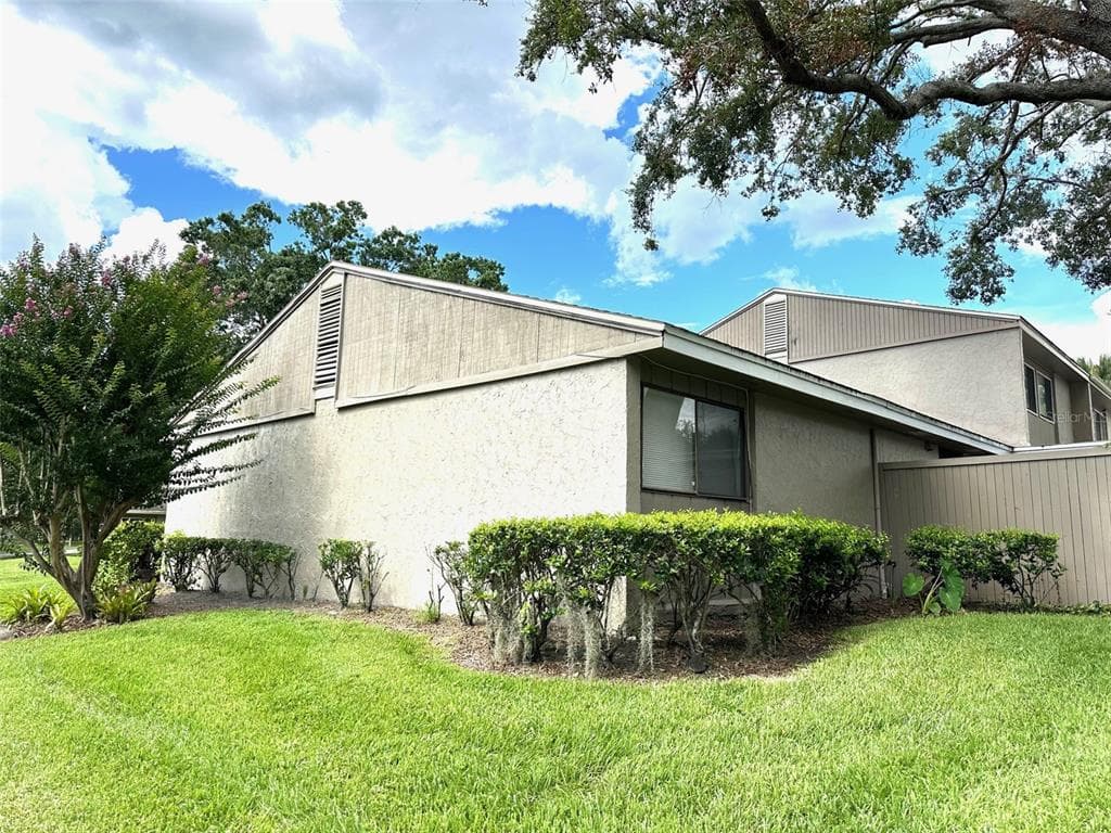 8002 HIBISCUS DRIVE UNIT 8002 TEMPLE TERRACE, FL 33637