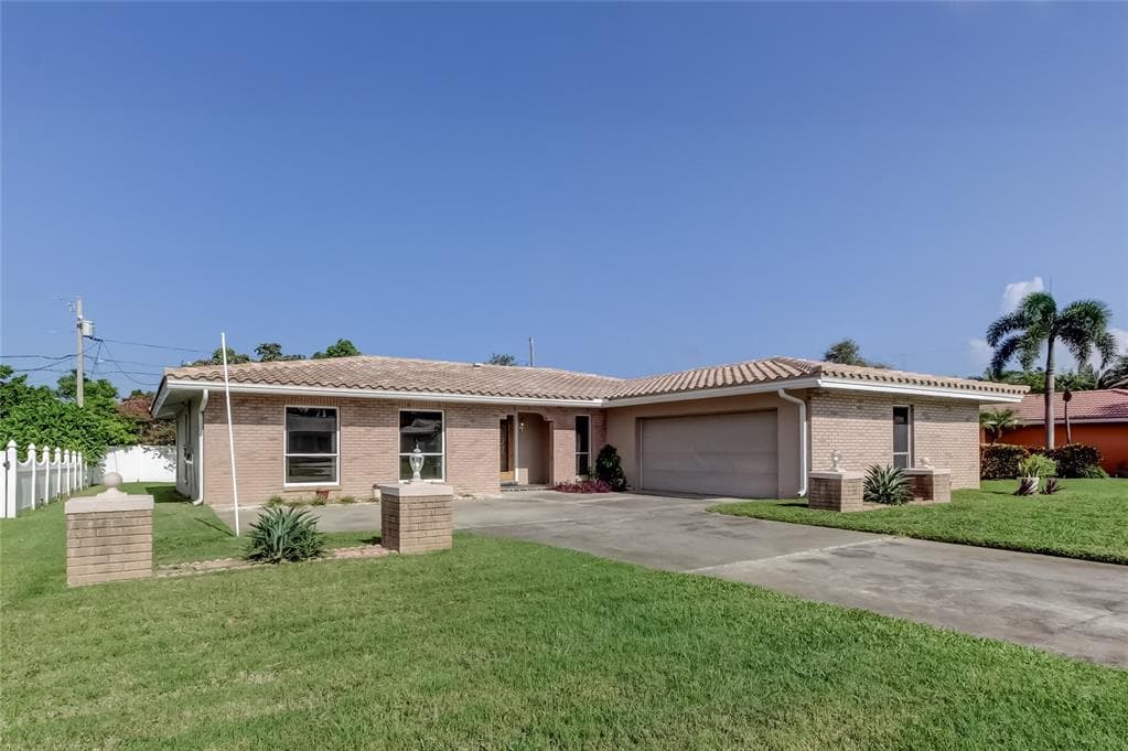 10440 MONARCH DRIVE LARGO, FL 33774