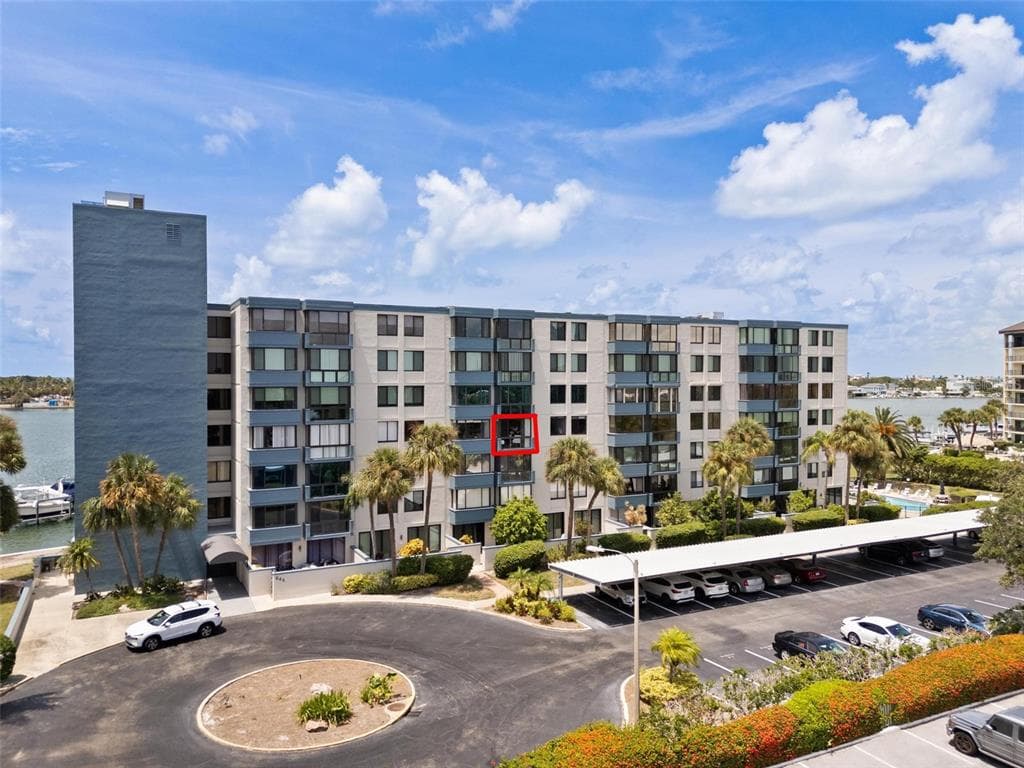 644 ISLAND WAY UNIT 406 CLEARWATER BEACH, FL 33767