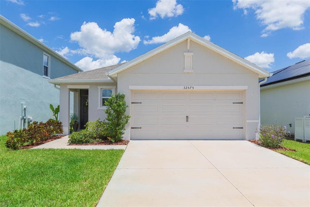 32575 CANYONLANDS DRIVE WESLEY CHAPEL, FL 33543