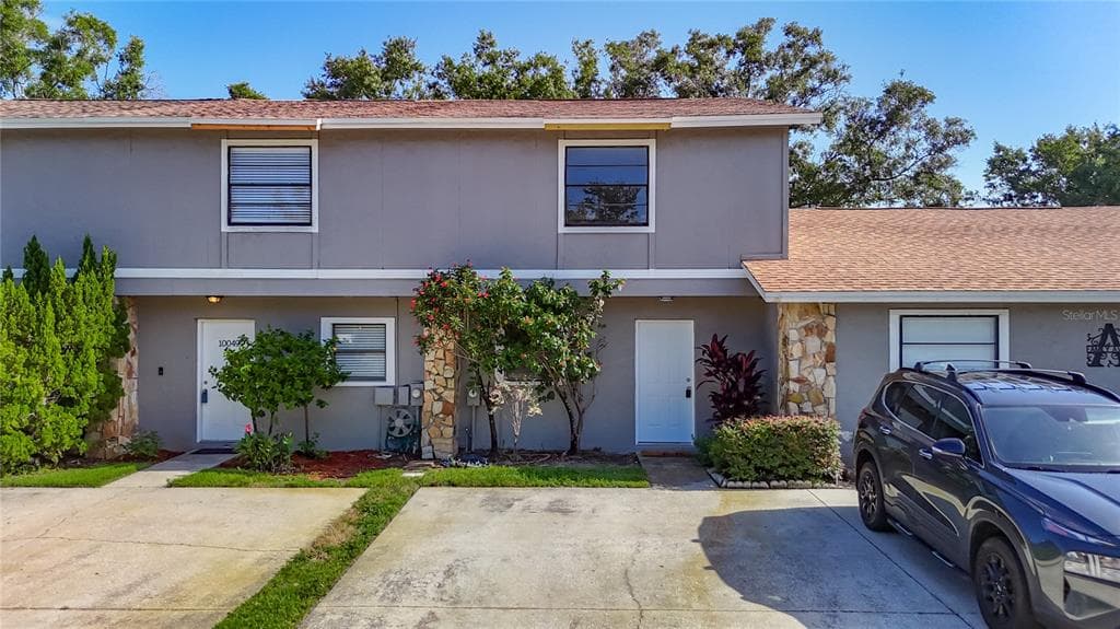 10047 LAKE OAK CIRCLE TAMPA, FL 33624