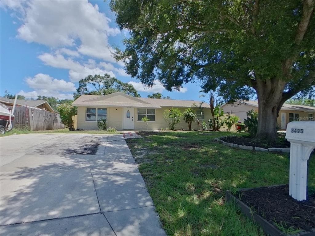 8495 91ST TERRACE SEMINOLE, FL 33777