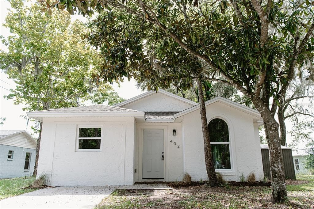 402 BENTON LANE