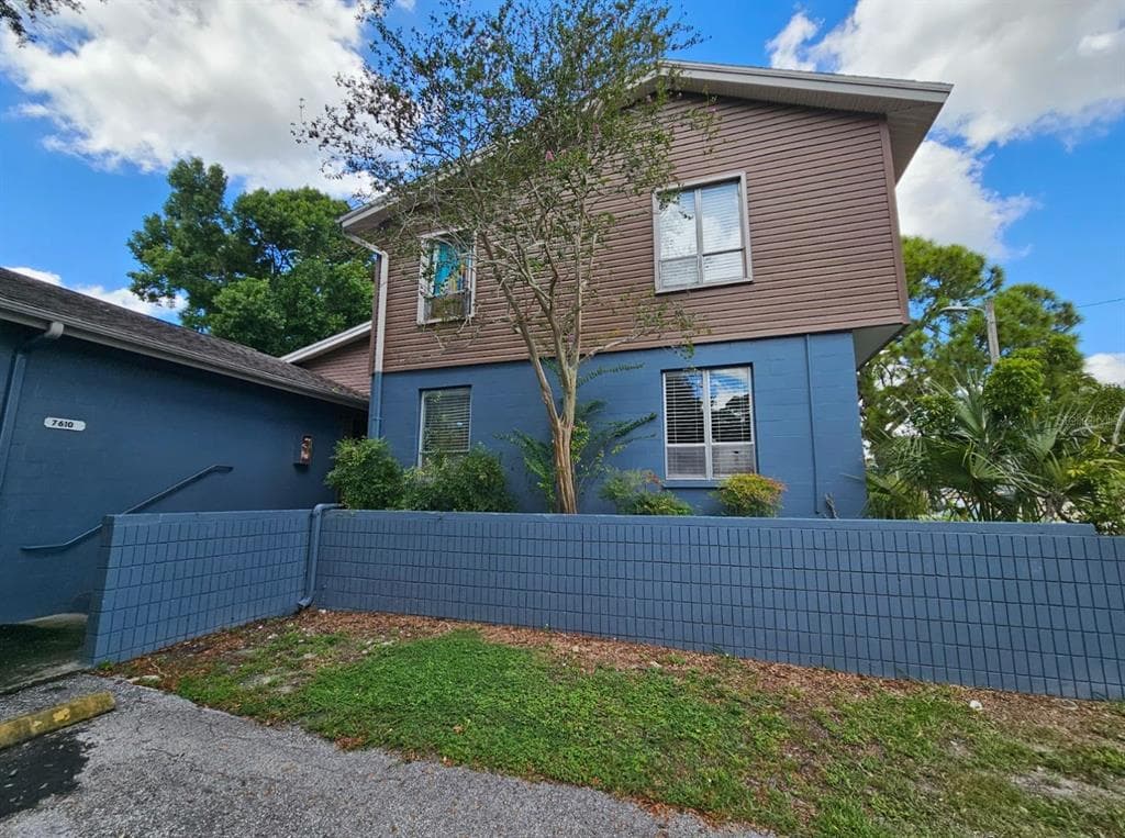 7610 W POWHATAN AVENUE UNIT 3 TAMPA, FL 33615