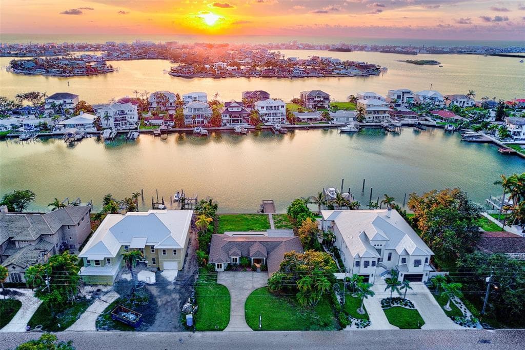 410 HARBOR VIEW LANE LARGO, FL 33770