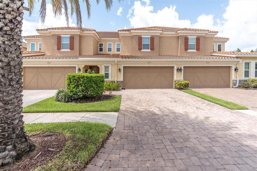 8703 TERRACINA LAKE DRIVE TAMPA, FL 33625