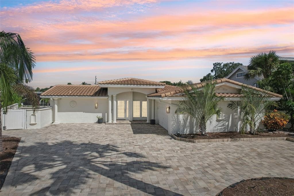 3691 CENTER CIRCLE LARGO, FL 33774