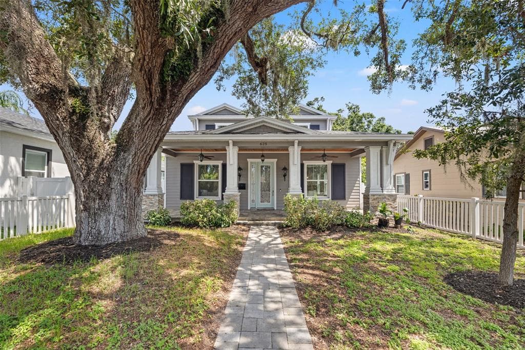 625 38TH AVENUE N ST PETERSBURG, FL 33704
