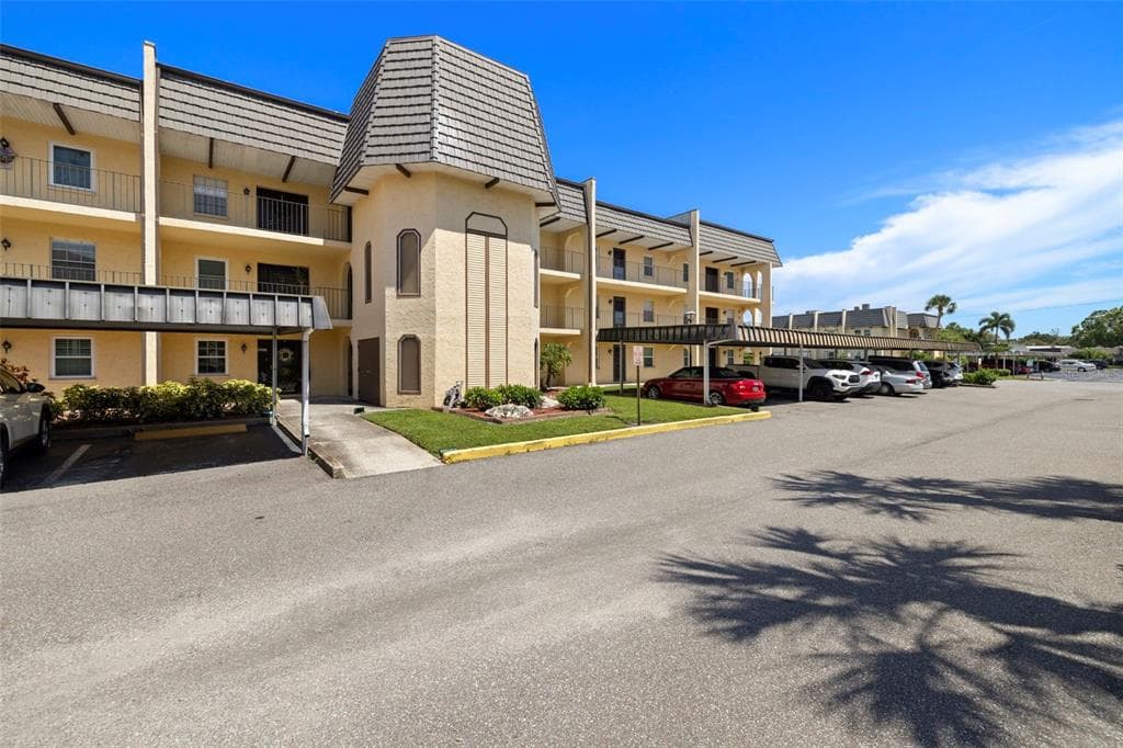 8699 BARDMOOR BOULEVARD UNIT 304 SEMINOLE, FL 33777