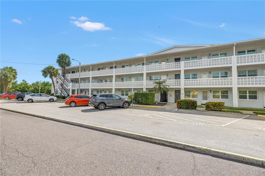 7770 DR MARTIN LUTHER KING JR STREET N UNIT 203 ST PETERSBURG, FL 33702