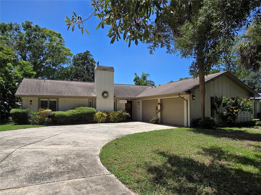 1404 RED OAK DRIVE