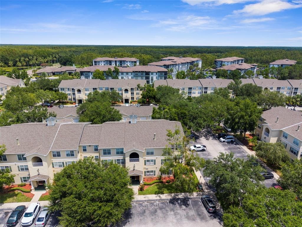 18434 BRIDLE CLUB DRIVE UNIT 18434 TAMPA, FL 33647
