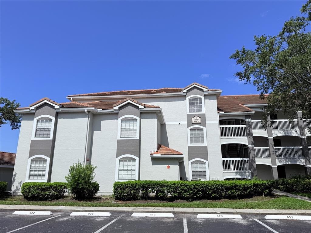 13917 FAIRWAY ISLAND DRIVE UNIT S ORLANDO, FL 32837
