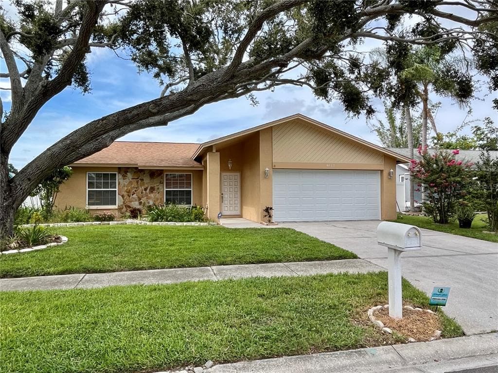 8117 PERTH DRIVE LARGO, FL 33773