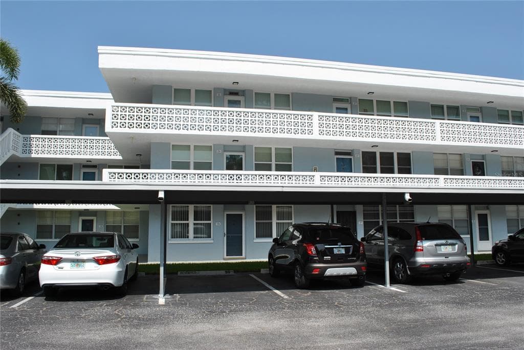 4880 LOCUST STREET NE UNIT 126 ST PETERSBURG, FL 33703