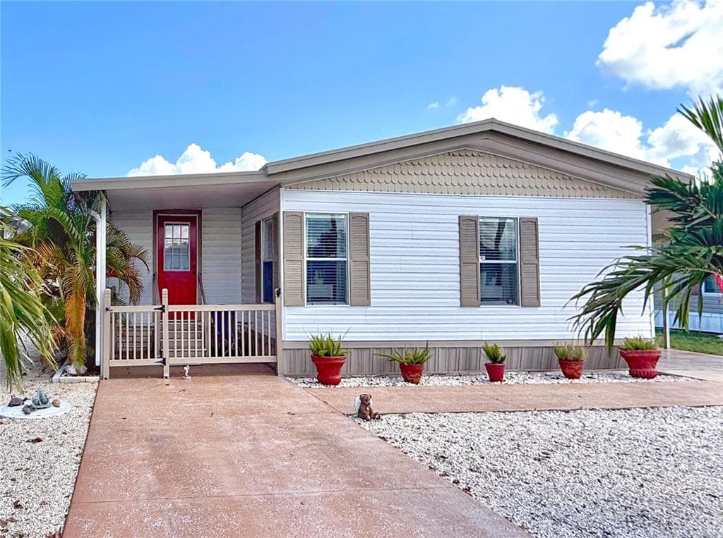119 S SAINT THOMAS CIRCLE APOLLO BEACH, FL 33572