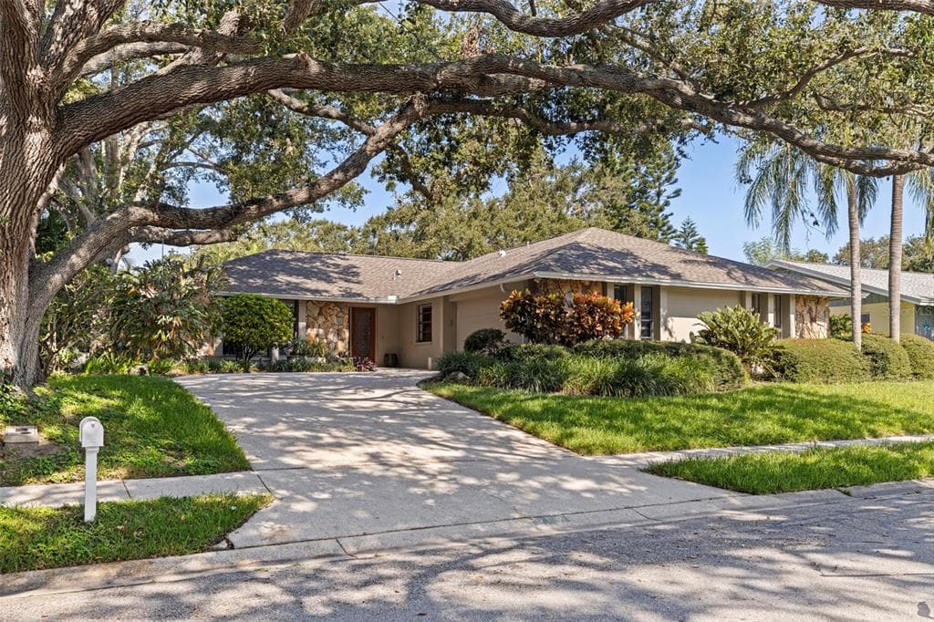 707 KNOLLWOOD DRIVE LARGO, FL 33770
