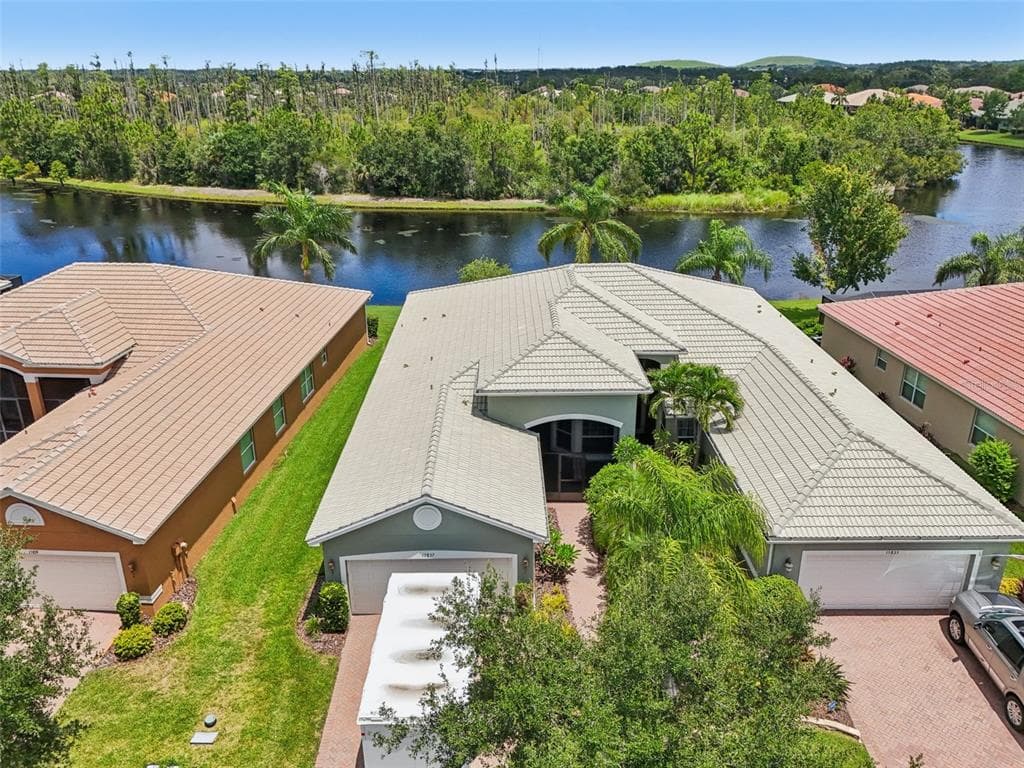 15837 AURORA LAKE CIRCLE WIMAUMA, FL 33598