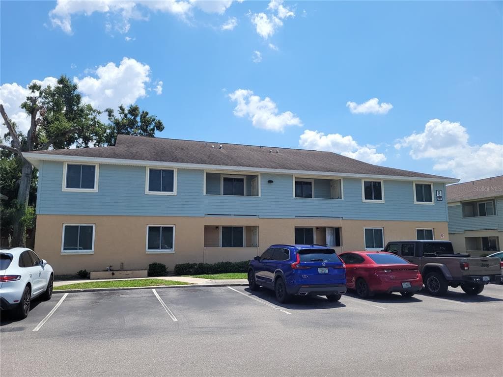 534 GOLDEN RAINTREE PLACE UNIT 8 BRANDON, FL 33510