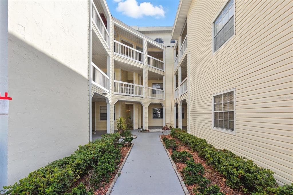 6931 STONES THROW CIRCLE N UNIT 5103 ST PETERSBURG, FL 33710