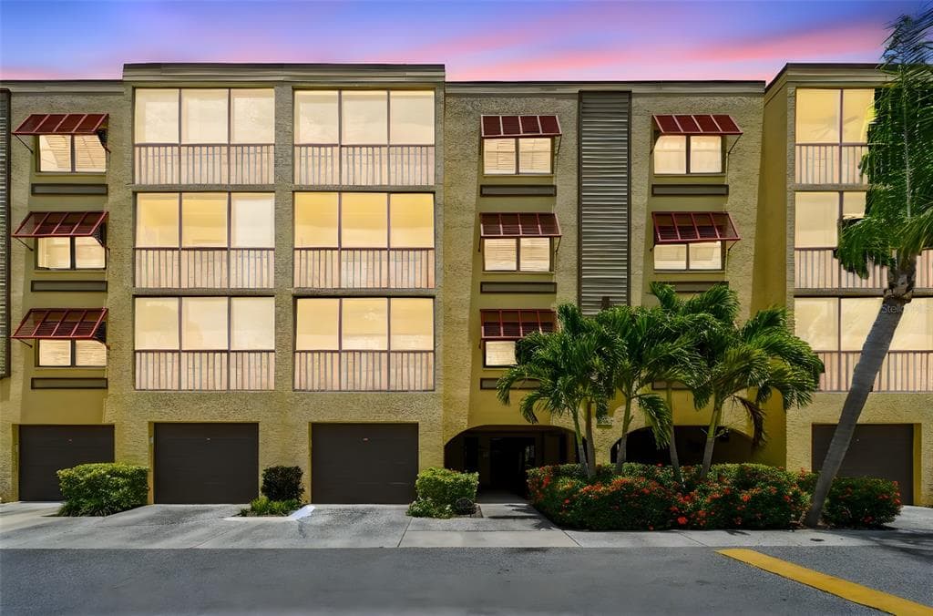 5817 PARK STREET N UNIT 310 ST PETERSBURG, FL 33709