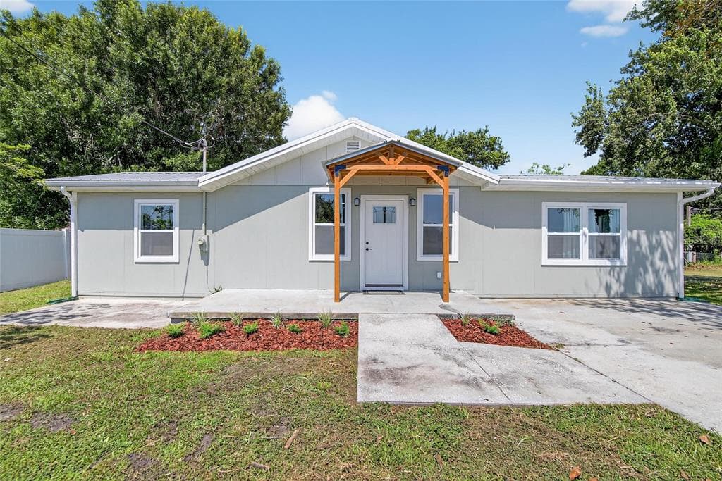 1120 WALKER ROAD LAKELAND, FL 33810