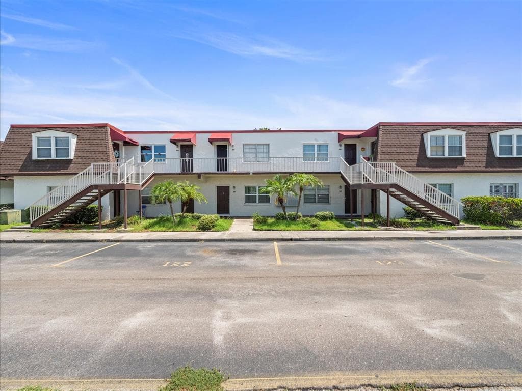 9105 W HILLSBOROUGH AVENUE UNIT I204 TAMPA, FL 33615