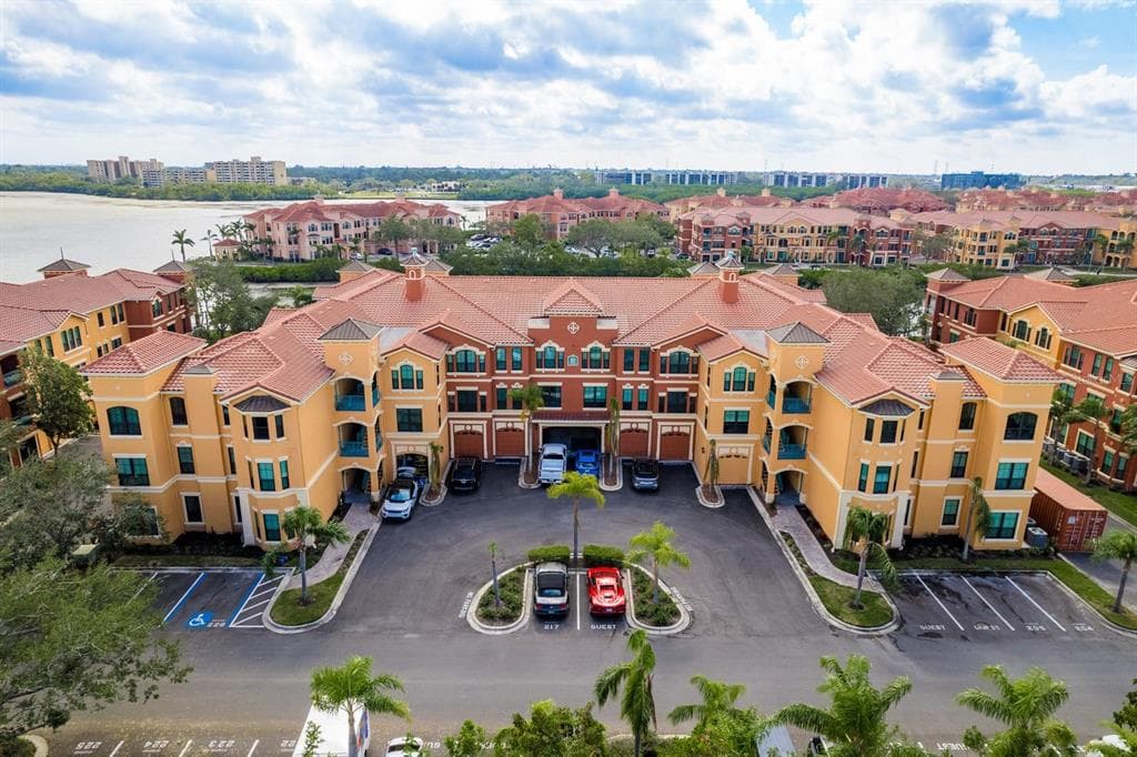 2749 VIA CIPRIANI UNIT 1032A CLEARWATER, FL 33764