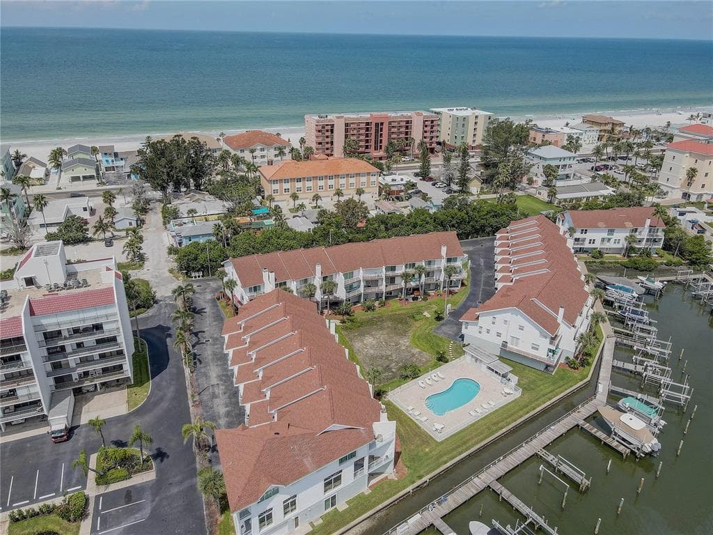 19201 VISTA LANE UNIT D7 INDIAN SHORES, FL 33785