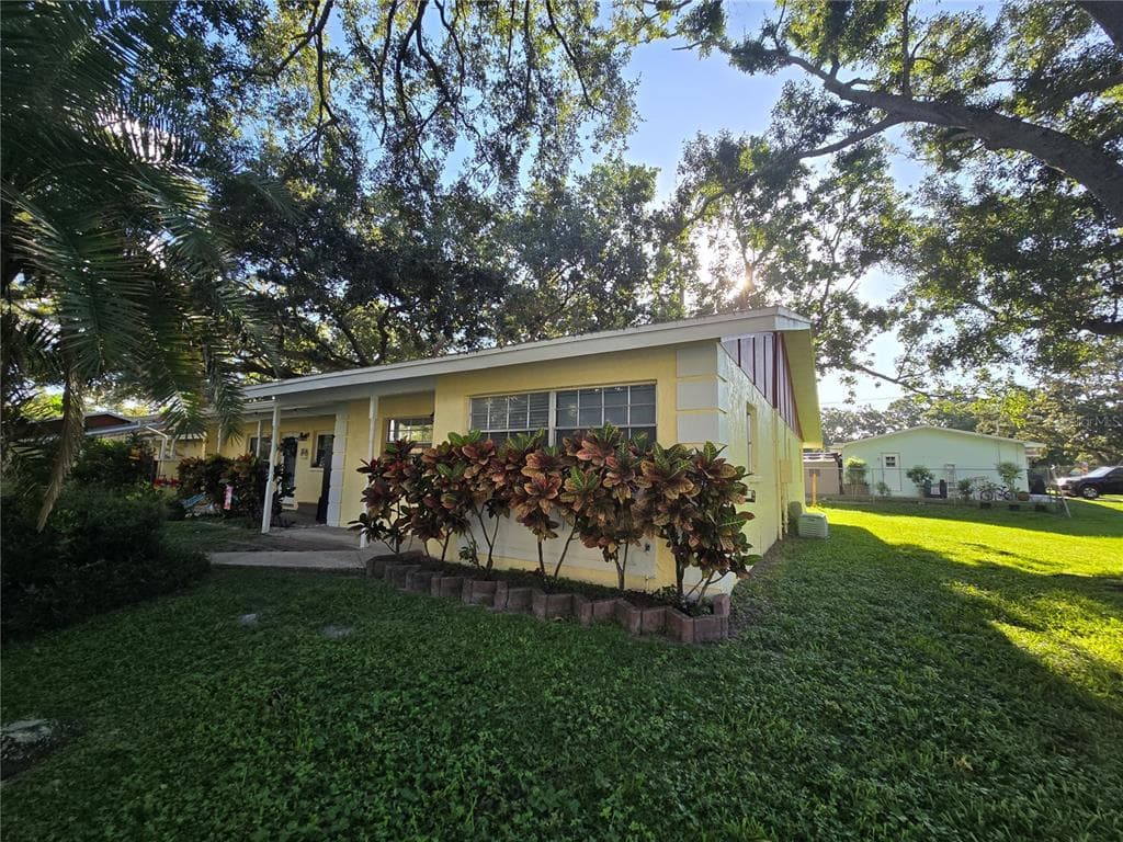857 DE SOTO COURT DUNEDIN, FL 34698