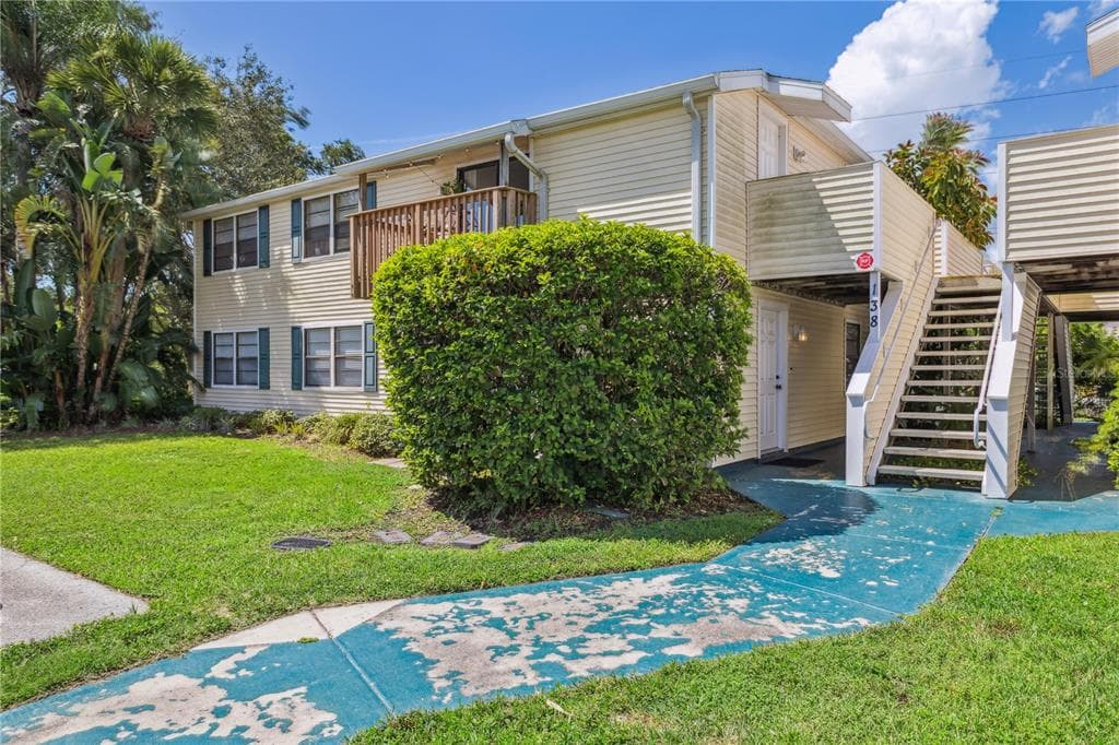138 HUNTER LAKE DRIVE UNIT F OLDSMAR, FL 34677