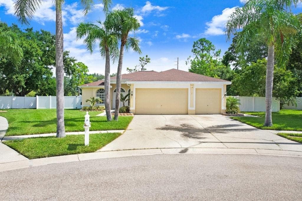 8708 EAGLE COVE COURT TAMPA, FL 33635