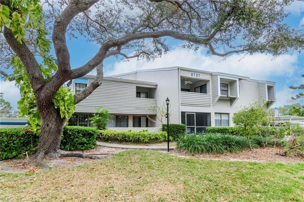8737 BARDMOOR PLACE UNIT 101 SEMINOLE, FL 33777