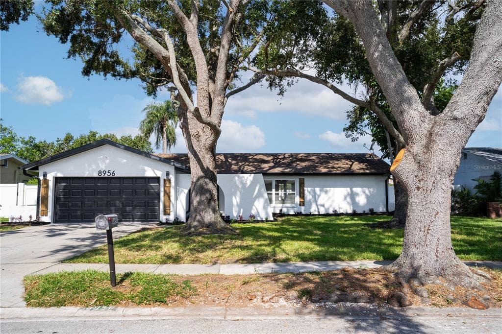 8956 124TH WAY SEMINOLE, FL 33772