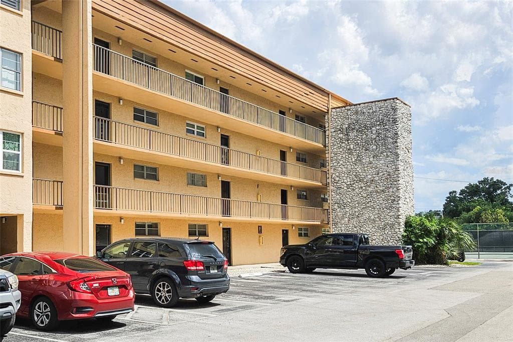 5820 N CHURCH AVENUE UNIT 463 TAMPA, FL 33614