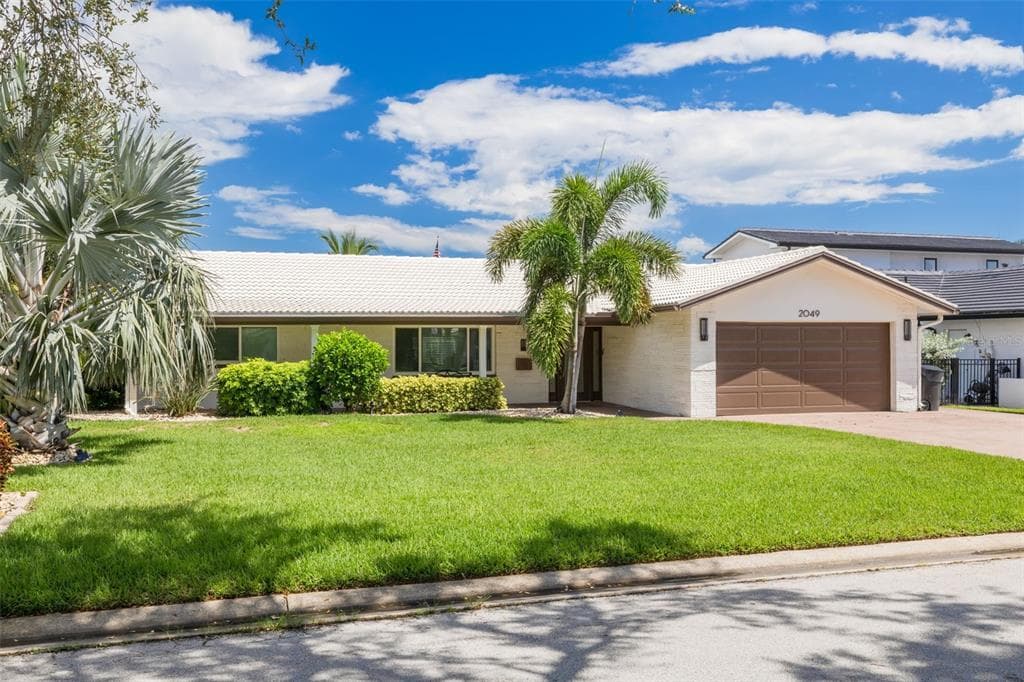 2049 MASSACHUSETTS AVENUE NE ST PETERSBURG, FL 33703